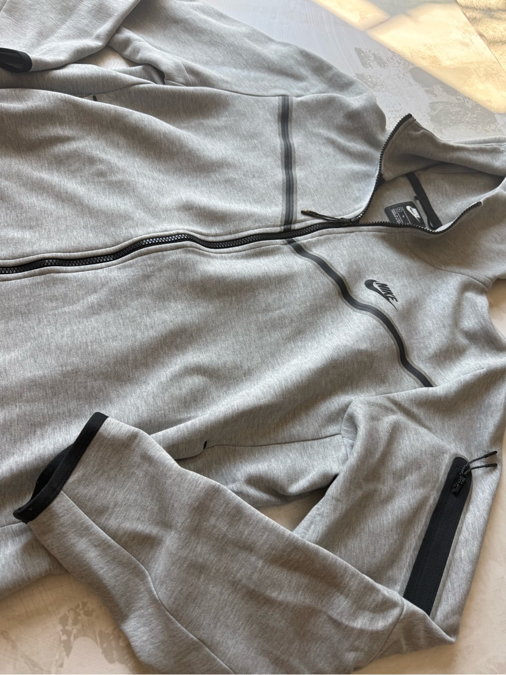 Nike Men’s Gray Full-Zip Performance Hoodie Jacket - Picture 3 of 5